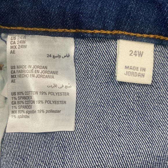 STYLE & CO WOMEN  CURVY CAPRI JEANS CROP MID RISE  STRETCH DENIM Size 24W - Picture 5 of 7